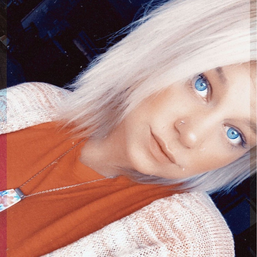 Meet your Posher, Caitlin